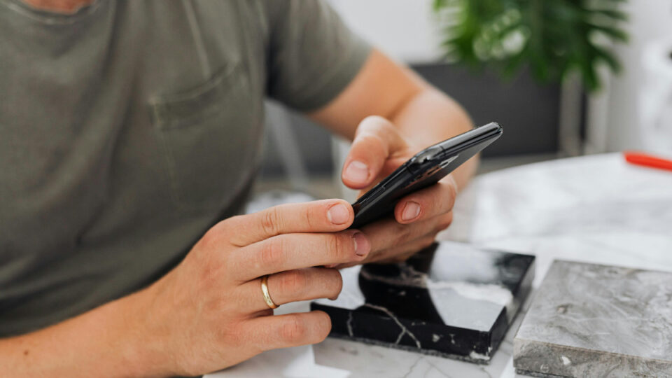 Fichar desde el móvil: control y flexibilidad laboral