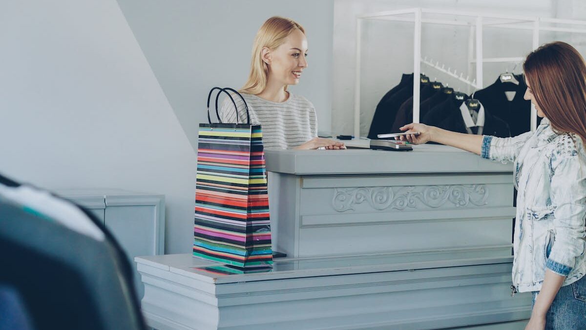 Alarmas para negocios: cómo proteger tu empresa sin afectar al día a día